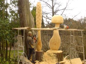 Performance artistique et musicale de sculpture � la tron�onneuse avec Jacques PISSENEM (unique en France !!)